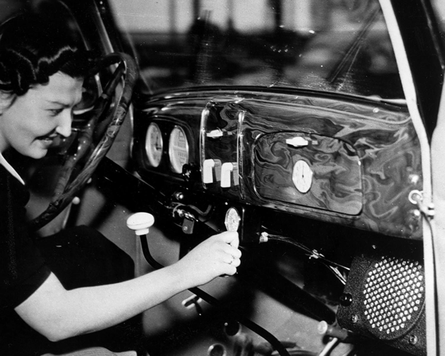 1930 – Car radio