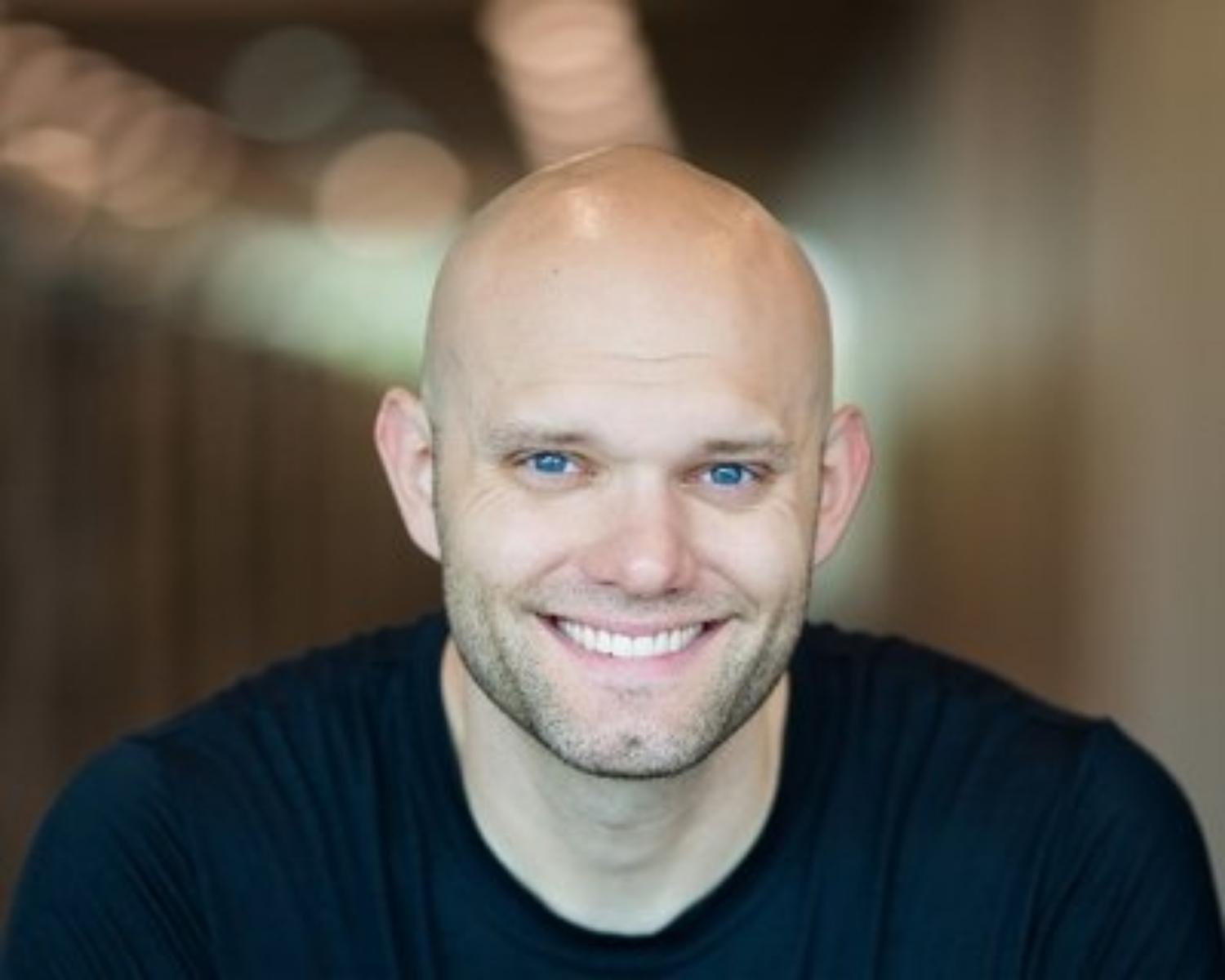 JAMES CLEAR