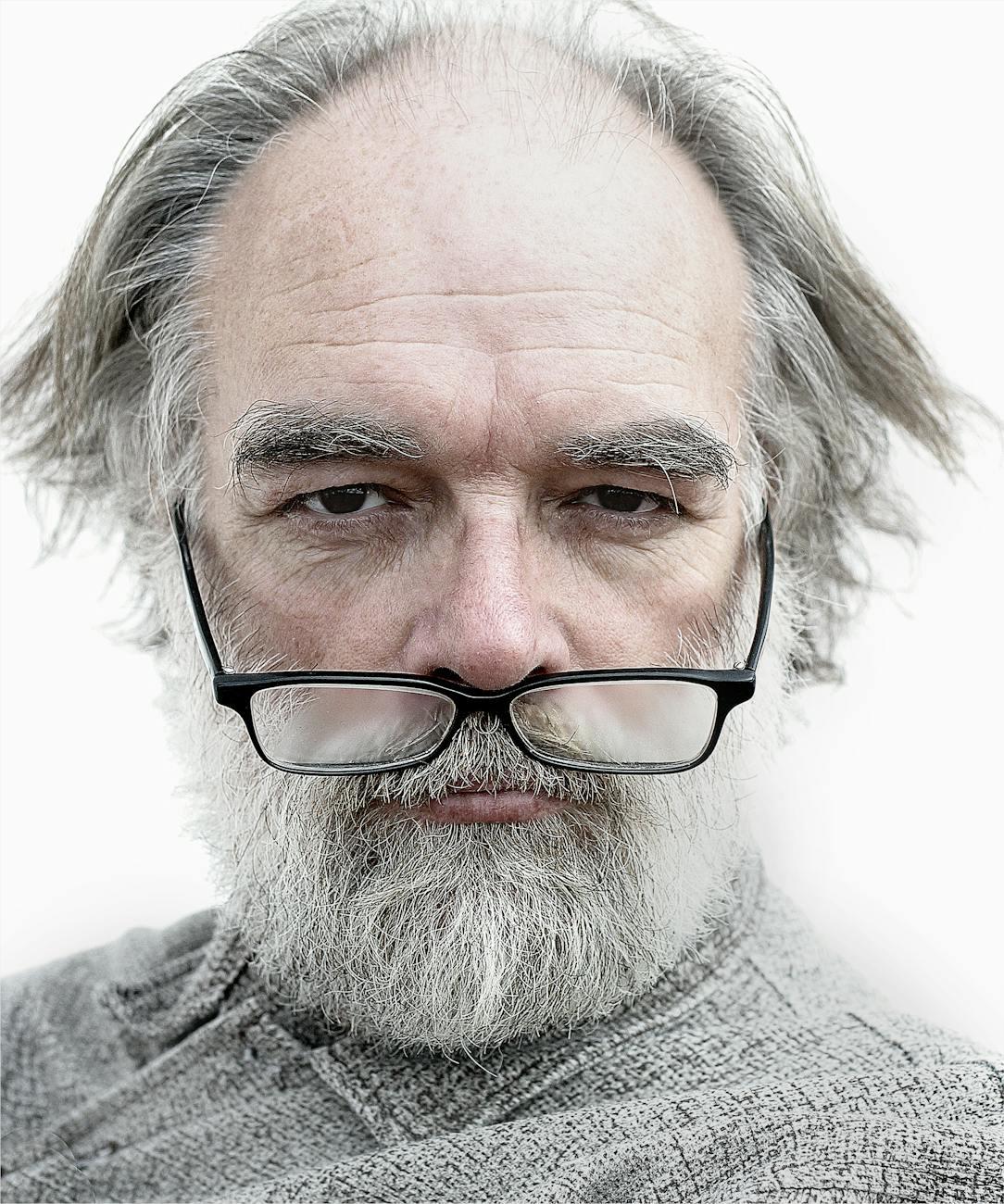 People who are really smart but have low self-esteem often display these 9 subtle behaviors