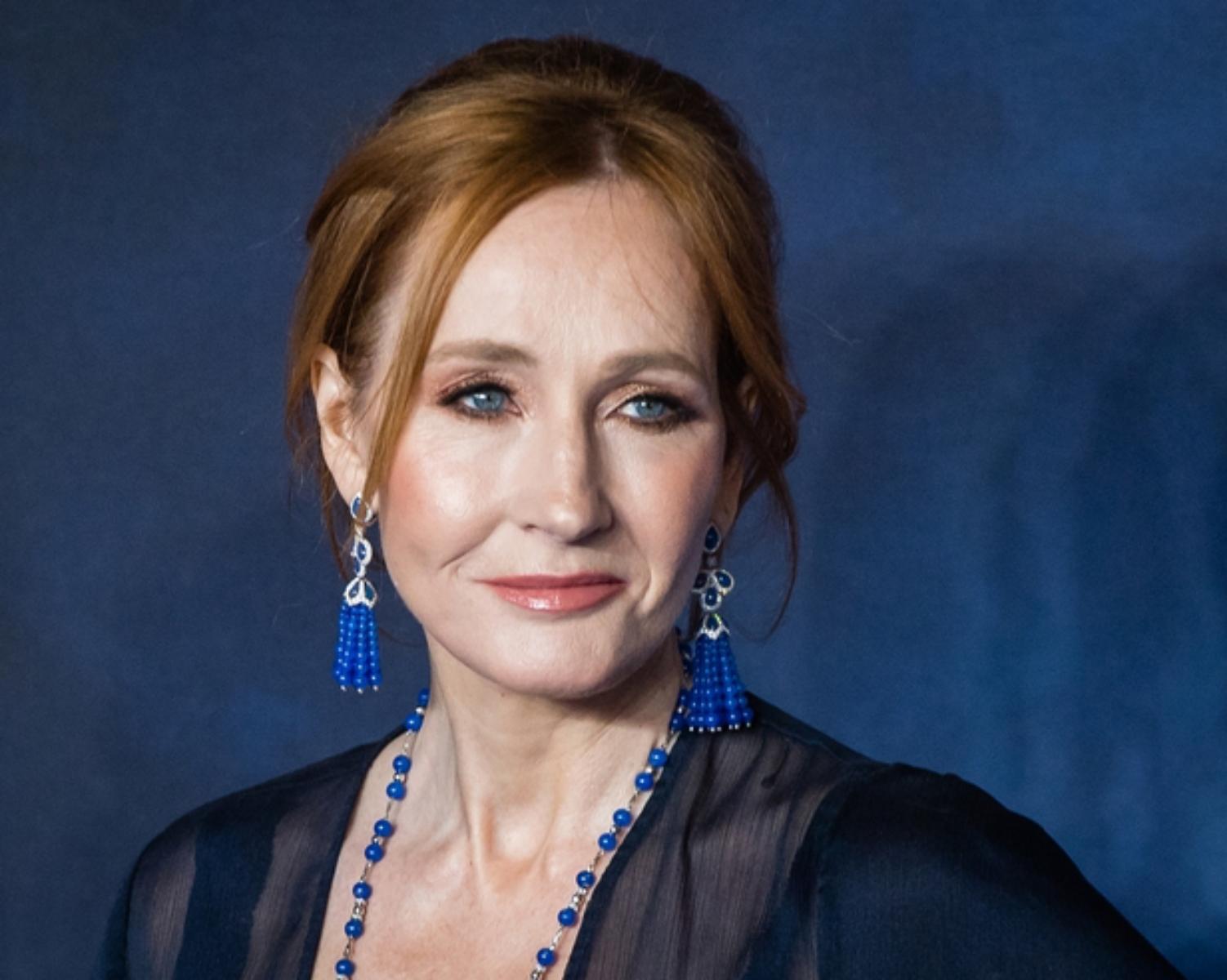 J.K. ROWLING 