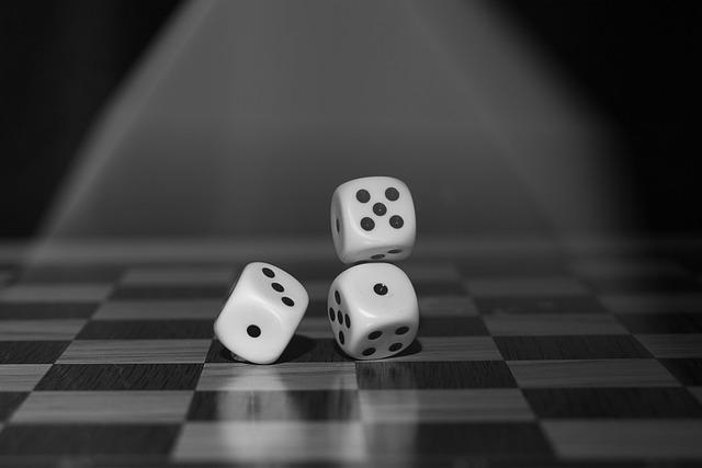 Decisions, probabilities and randomness 