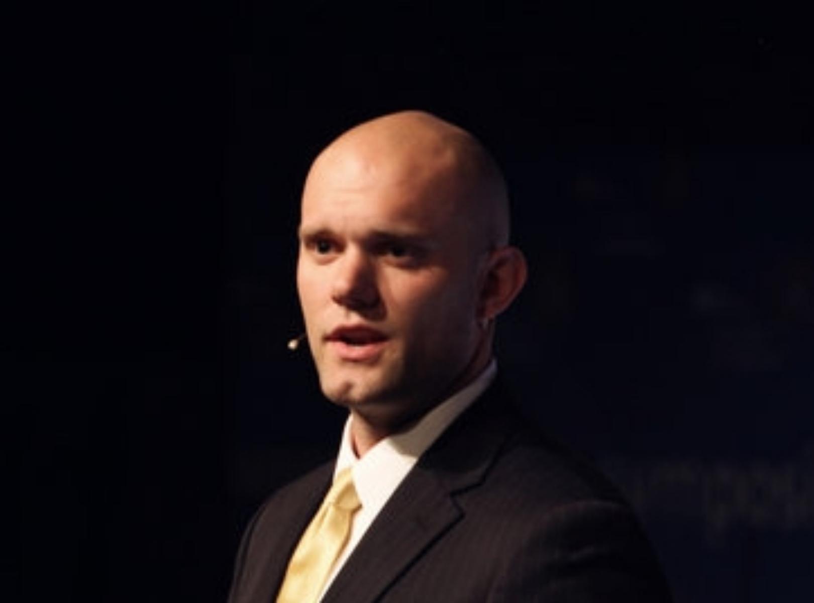 JAMES CLEAR