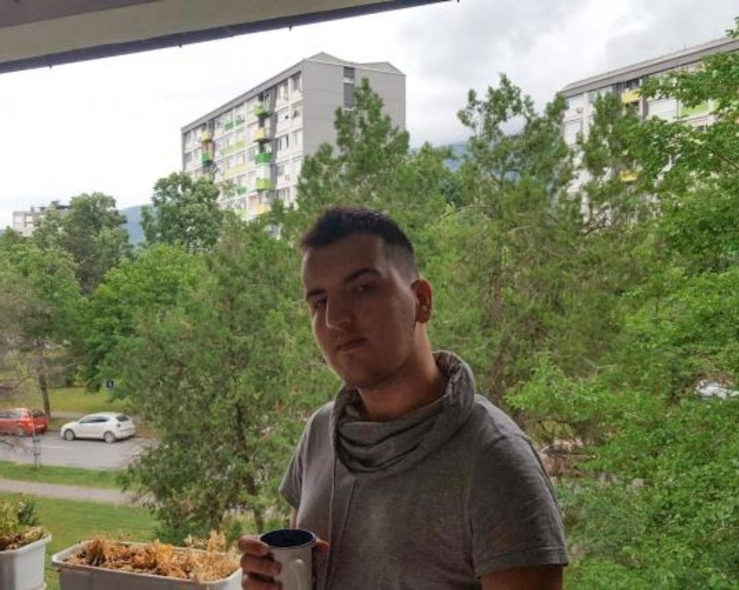 BRANISLAV MAKSIMOVSKI (15)
