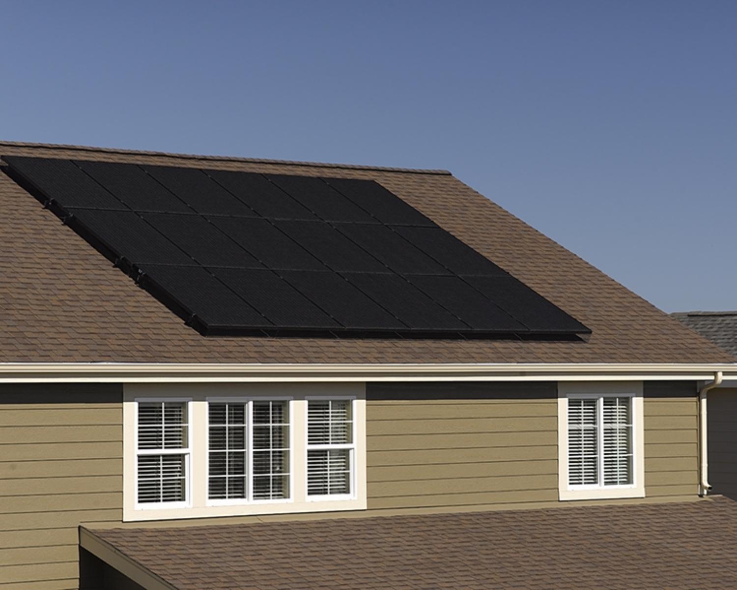 STEP 1:  SUNLIGHT ACTIVATES THE PANELS.