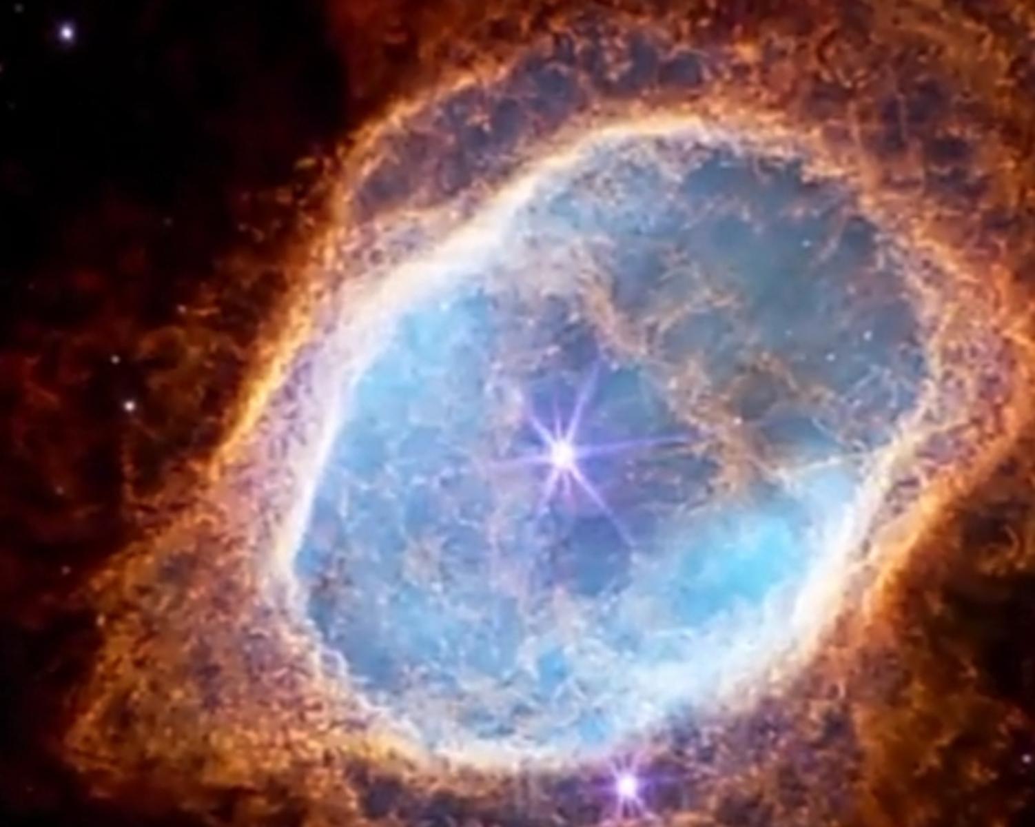 Zooming Into The Southern Ring Nebula. 