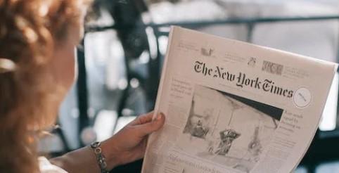 The decline of print media and how more people are turning to online news sources.