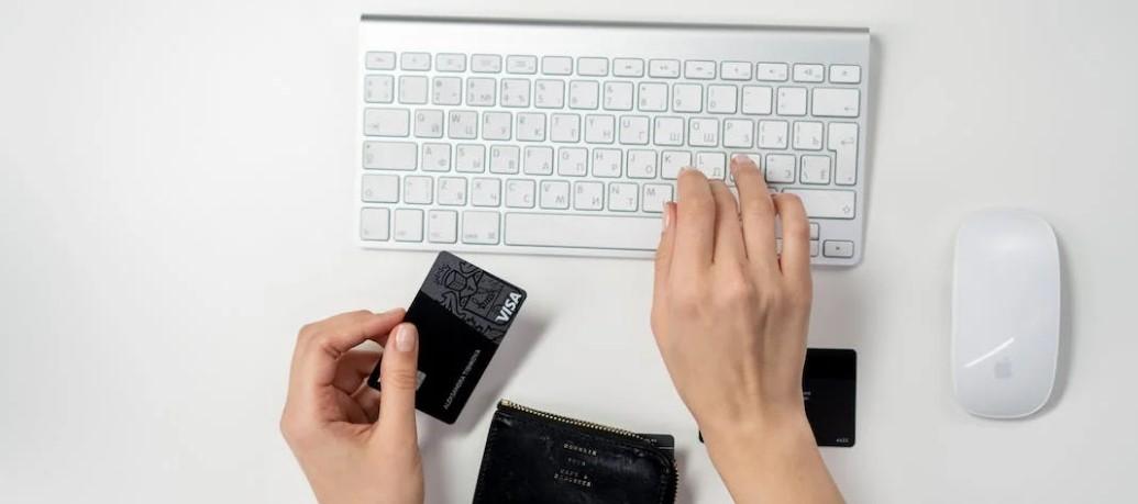 hHshopping and e-commerce, leading to fewer opportunities for traditional retail salespeople.