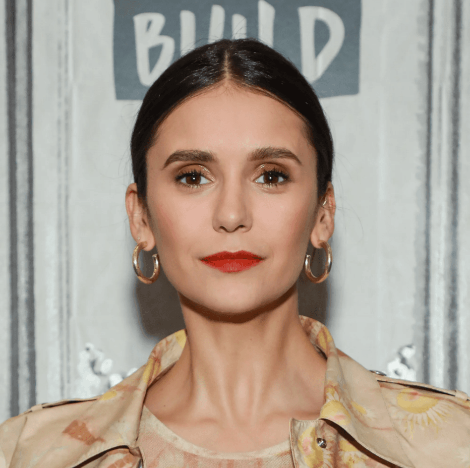 NINA DOBREV