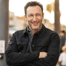 SIMON SINEK