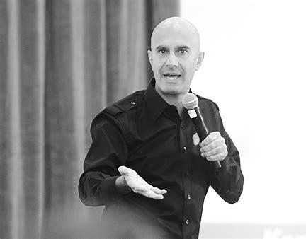 ROBIN SHARMA