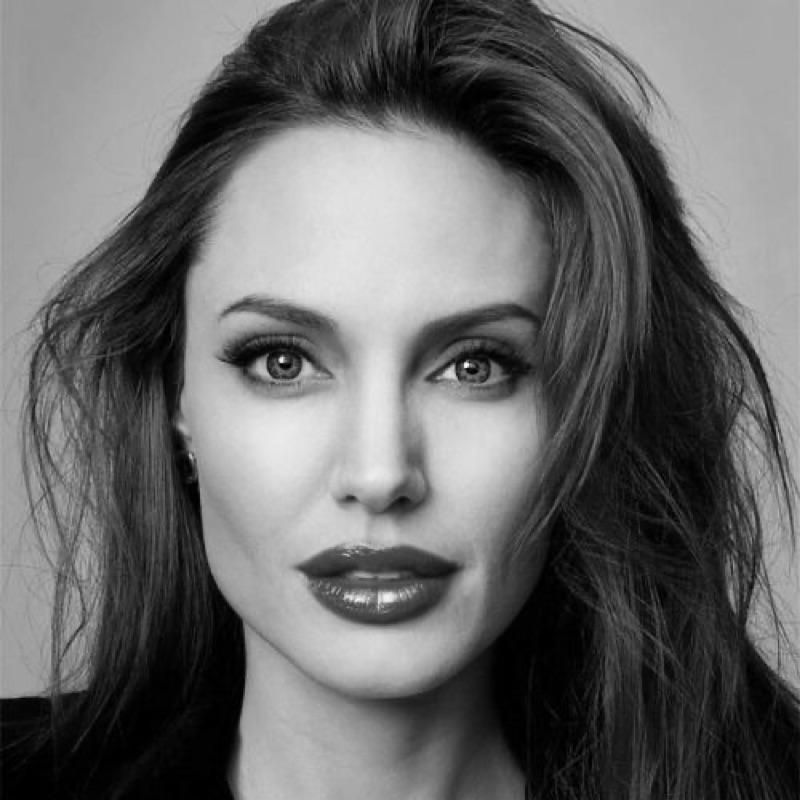 ANGELINA JOLIE