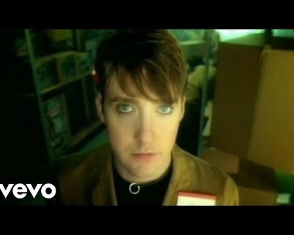 Kaiser Chiefs - Oh My God (2004)