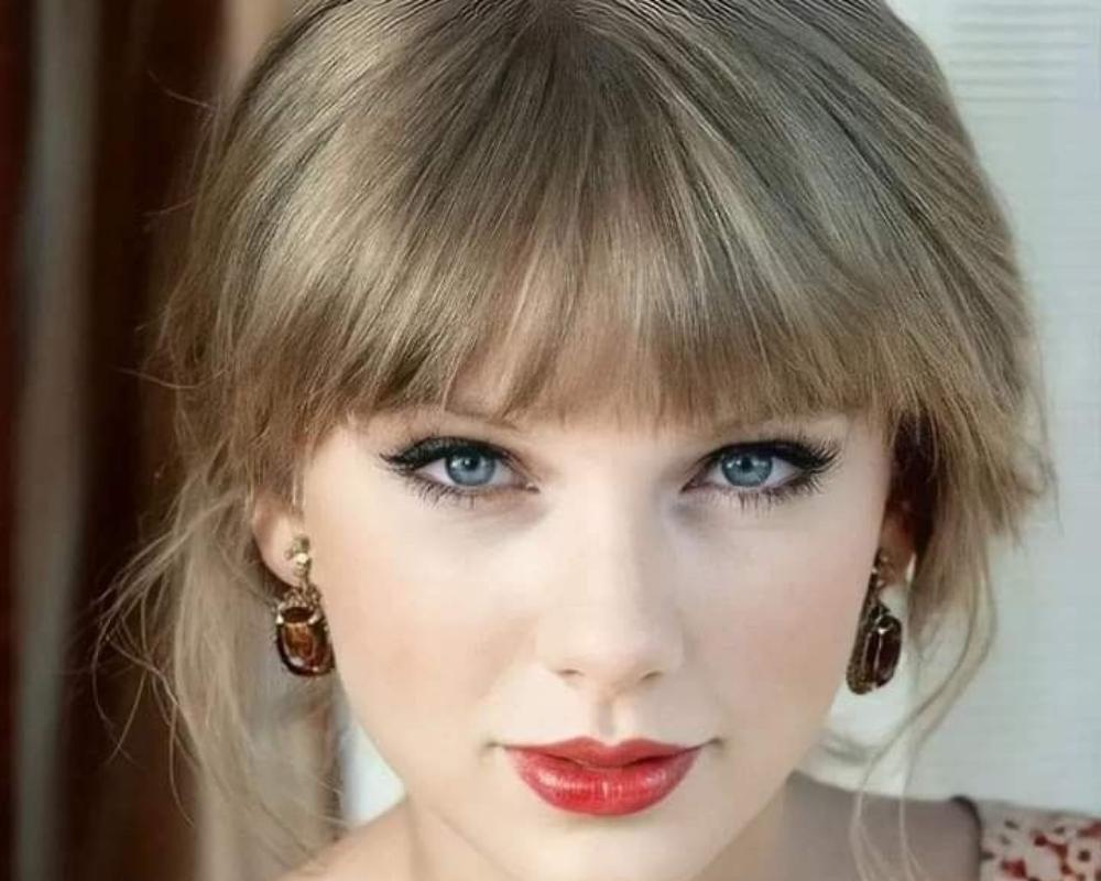 TAYLOR SWIFT