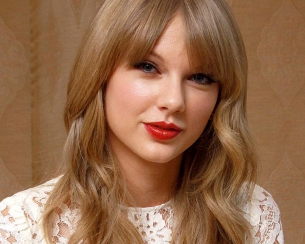 TAYLOR SWIFT