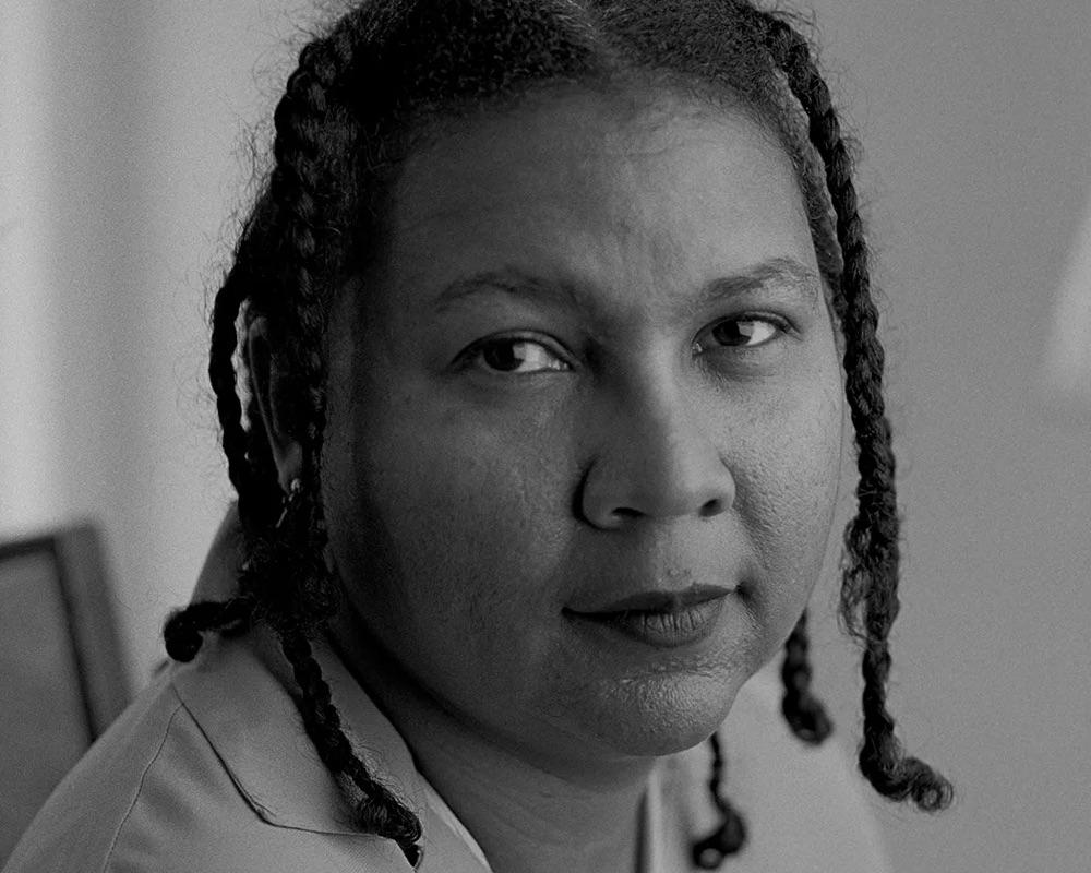  BELL HOOKS