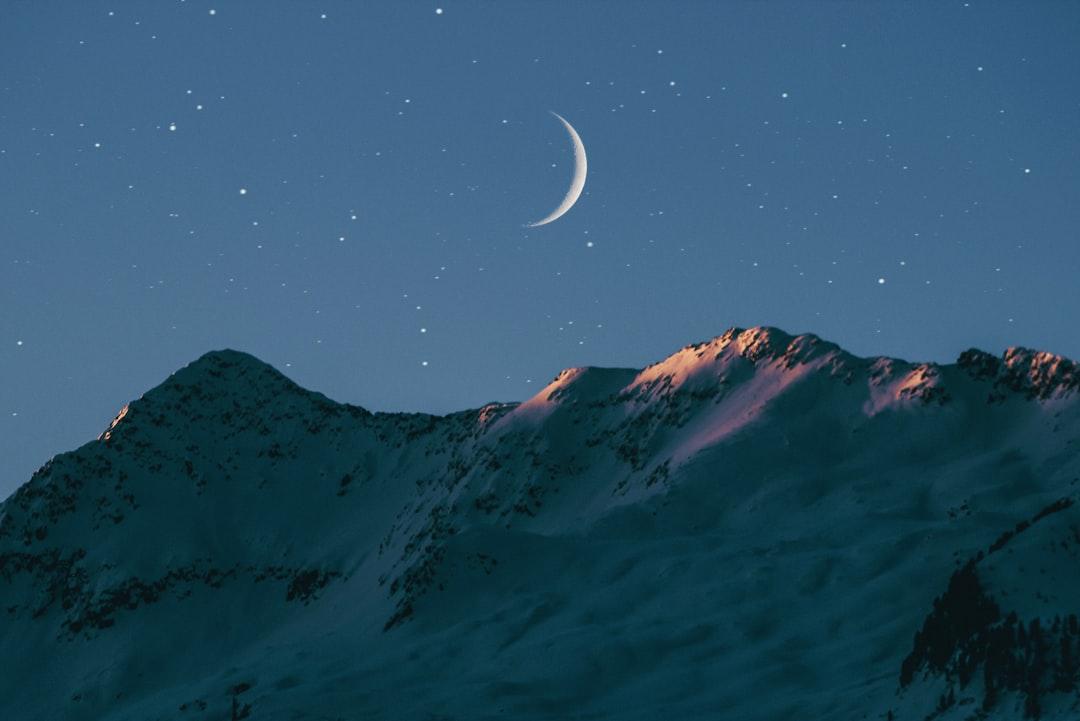 A Slight History Of The Moon