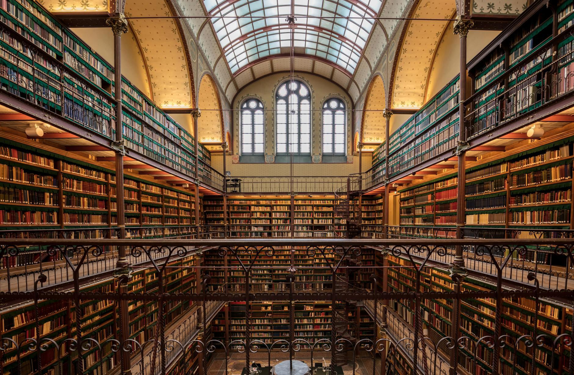 How to Read a Room Before Jumping In 🏛️