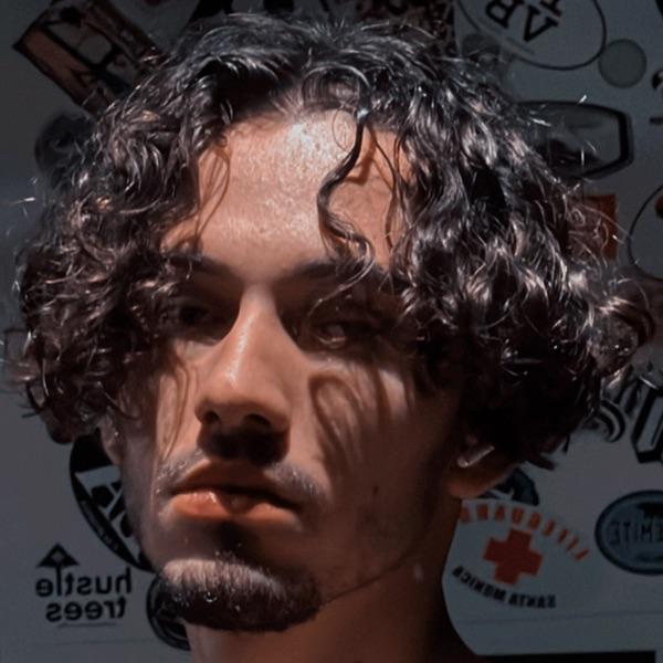 E  (@thejourneyofe) - Profile Photo